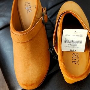 Beautiful love these shoes never worn